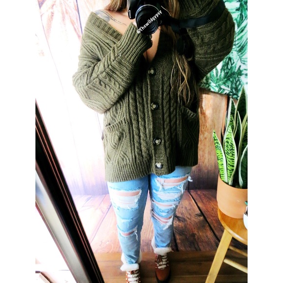 NWT // Cozy olive green cardigan ✨ - Picture 3 of 6
